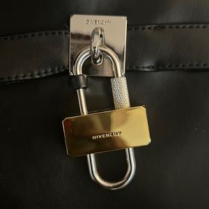 Black boot lightly worn shark lock